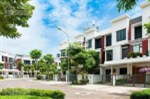Cần bán gấp căn nhà liền kề 3 tầng Gamuda Gardens, cạnh góc đầu hồi vườn hoa trước mặt