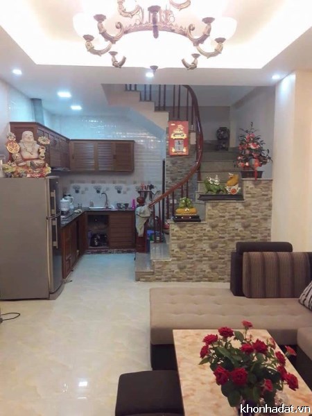 Nhà mới chính chủ sổ đỏ vuông vắn: DT.34m. Giá.4.2 tỷ.