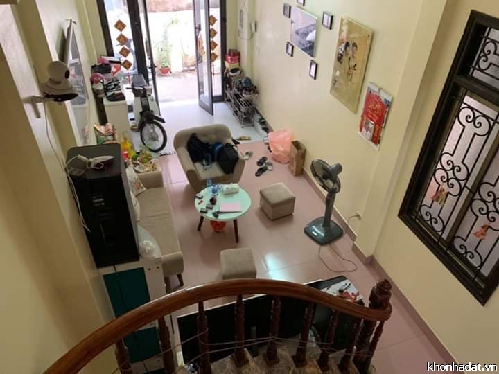Bán nhà riêng chính chủ sổ đỏ vuông vắn Khương Đình: DT: 40m.Giá: 3,5 tỷ.
