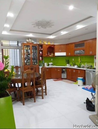 Bán nhà lô 2 mặt góc thoáng vị trí đẹp sổ đỏ nở Hậu .DT: 48m. Giá: 3.8 tỷ.