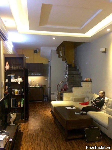 Bán nhà 5 Tầng X 35m khu vực Hoàng Ngân_ Nhân Chính: Giá: 2.4 tỷ.