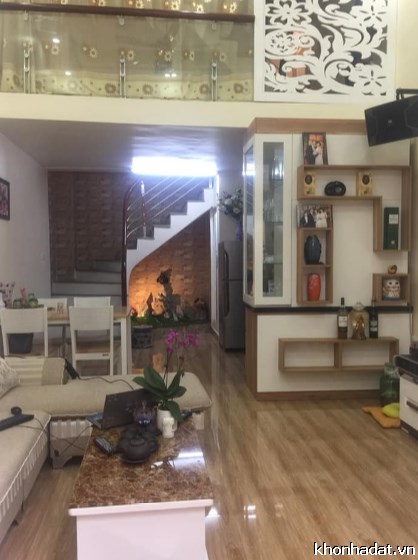 Nhà đẹp vị trí đẹp trung tâm phố Tôn Thất Tùng ô tô cách nhà 10m.