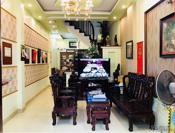 Nhà hiếm 1 nhà ra phố Tôn Thất Tùng, ô tô đậu 10m đi bộ vào nhà.