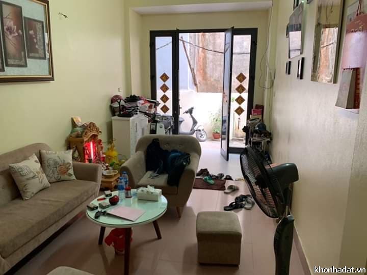 Bán nhà chính chủ, sổ đỏ vuông vắn, pháp lý rõ dàng, Cạnh ROYAL CITY.
