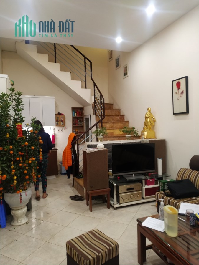 Bán Gấp nhà Nguyễn Trãi, Gần Ô TÔ, cạnh Royal City, Kinh Doanh 33m x 4 Tầng, MT 4m, Nhỉnh 3 Tỷ.