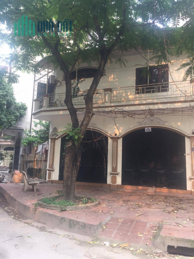 Cần tiền bán gấp nhà Kim Đồng 137m2, 4 tầng, MT 7,5m, giá 16,5 tỷ. LH: 0977.98.94.91