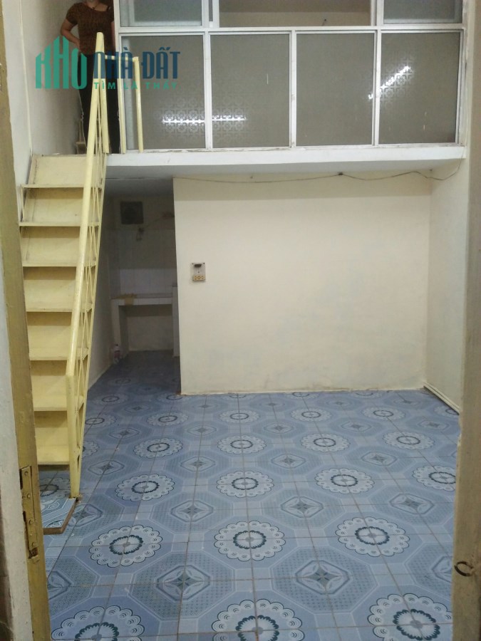 Cần cho thuê nhà Hoa Bằng 32M x 2T , MT3.6 , 5tr/1tháng.