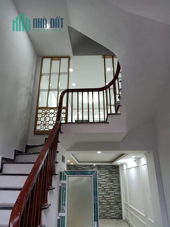 Bán nhà riêng gần mặt phố Lê Thanh Nghị, kinh doanh, dt 34mx5t, mt 4m, giá 5.6 tỷ.