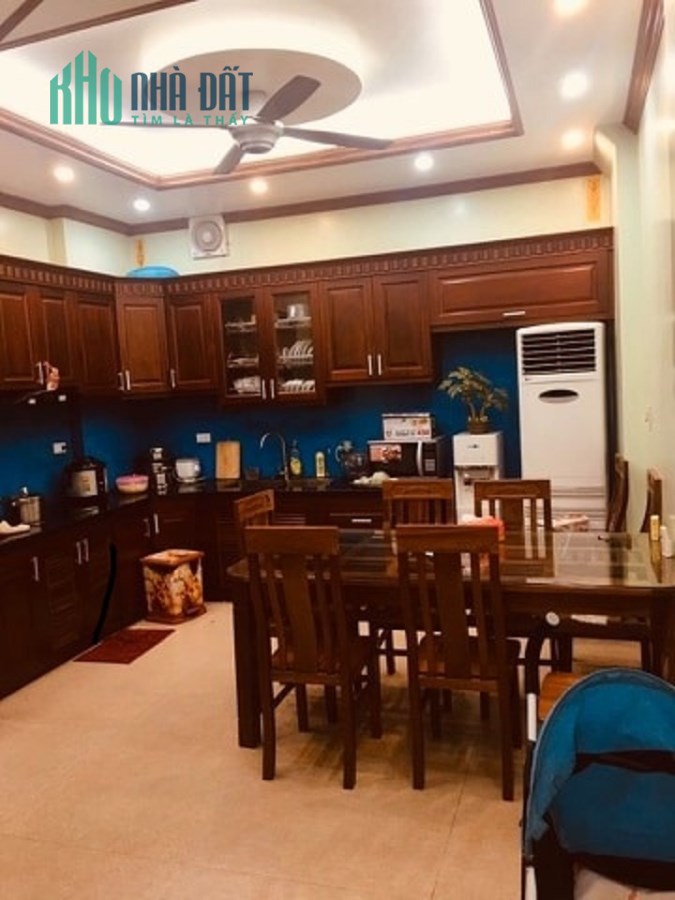Chính chủ bán nhà đẹp Ngọc Lâm 55m2, 5 tầng, giá bán 4.8 tỷ, oto đậu gần cửa