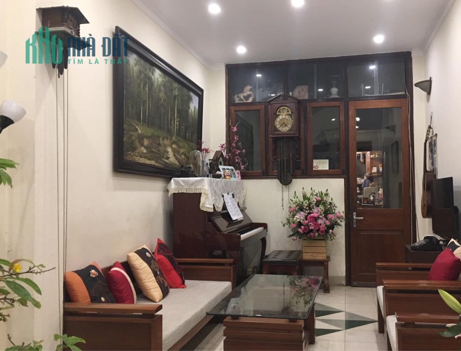 Bán nhà mặt phố Lê Thanh Nghị, dt 59m, 4 tầng, mt 4m, giá 15.3 tỷ.