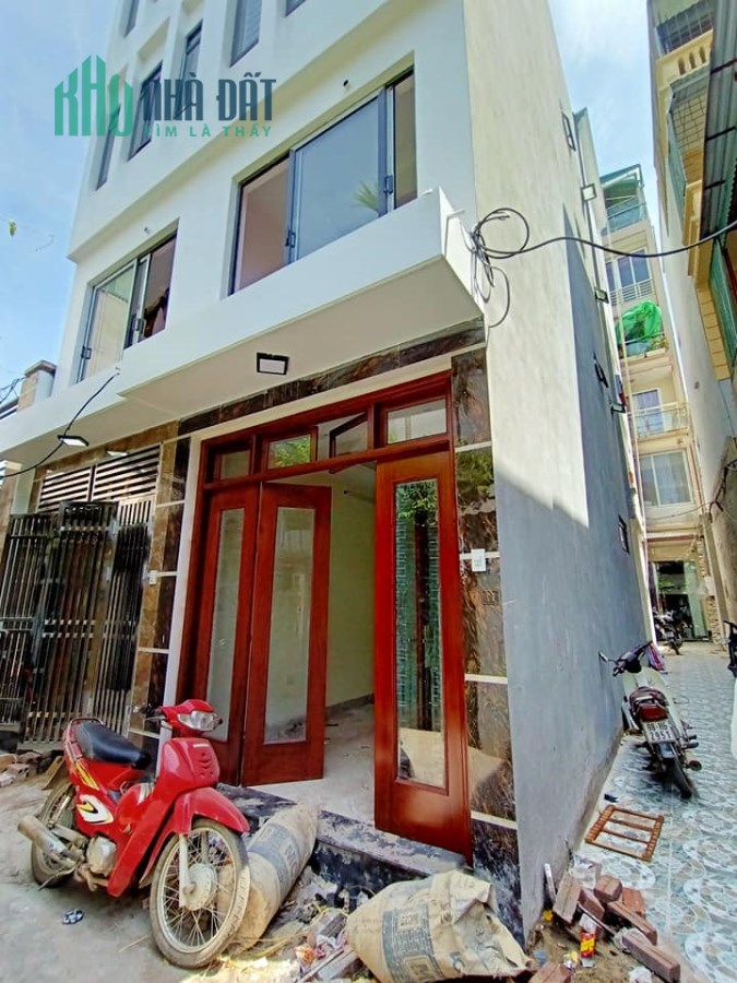 Bán phố giáp Nhị, ôtô đỗ 15m, ba bước ra phố lớn, 3PN, dt 33m2, 5 tầng, giá 2.65 tỷ.