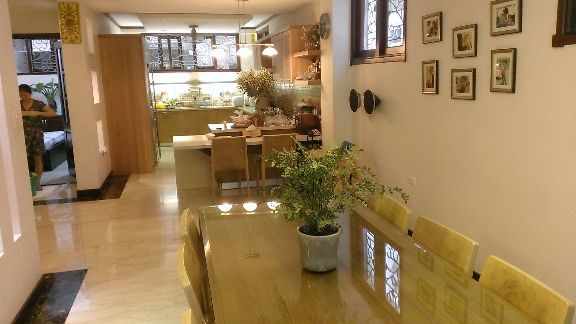 Bán nhà siêu lô góc 3 mặt tiền, hè 8m MP Trần Thái Tông 81m2, 5 tầng, MT 7,5m, 38 tỷ