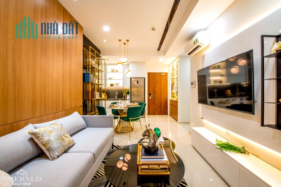 Cần bán căn hộ 2pn 2wc, Đông Nam, hướng gió, View Sân Golf Cực Đẹp. LH 07644495678