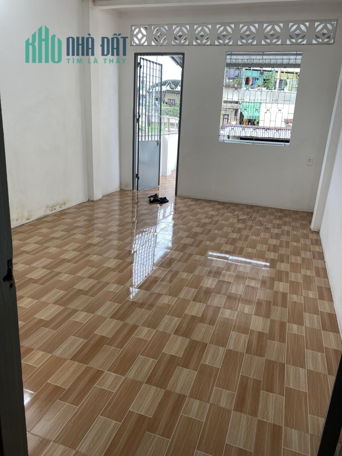 Kẹt tiền gia đình cần bán gấp nhà hẻm 3m Hà Tôn Quyền P15 Q5 Giá 4 tỷ 2