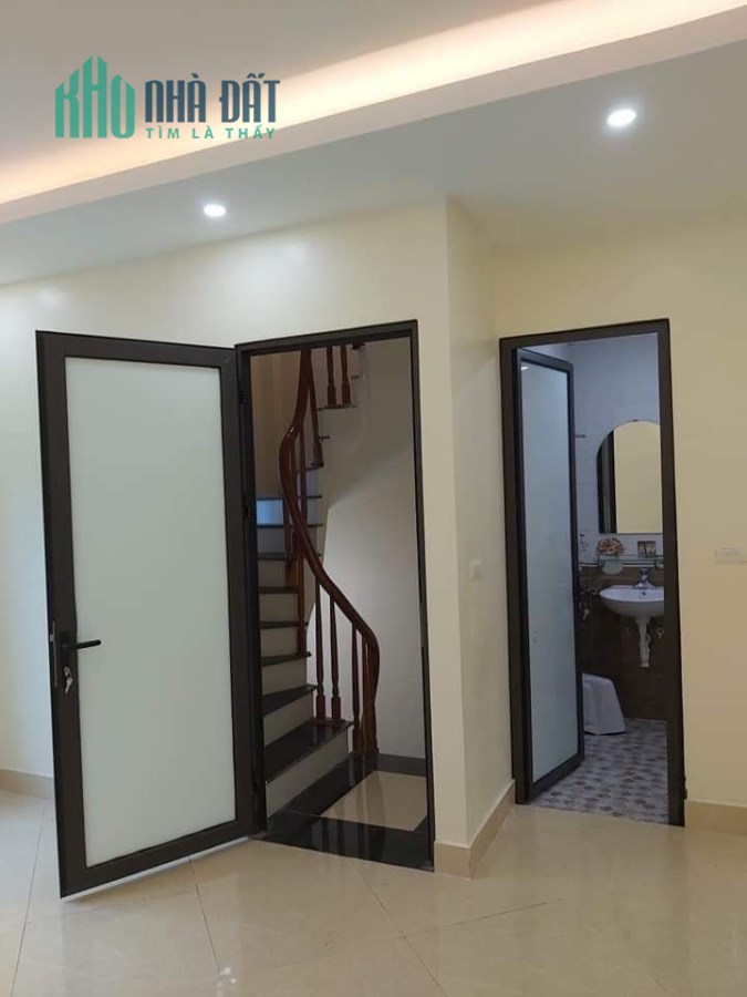 NHÀ PHỐ ĐỊNH CÔNG XÂY MỚI KÍNH KOONG DT40M NHỈNH 3 TỶ