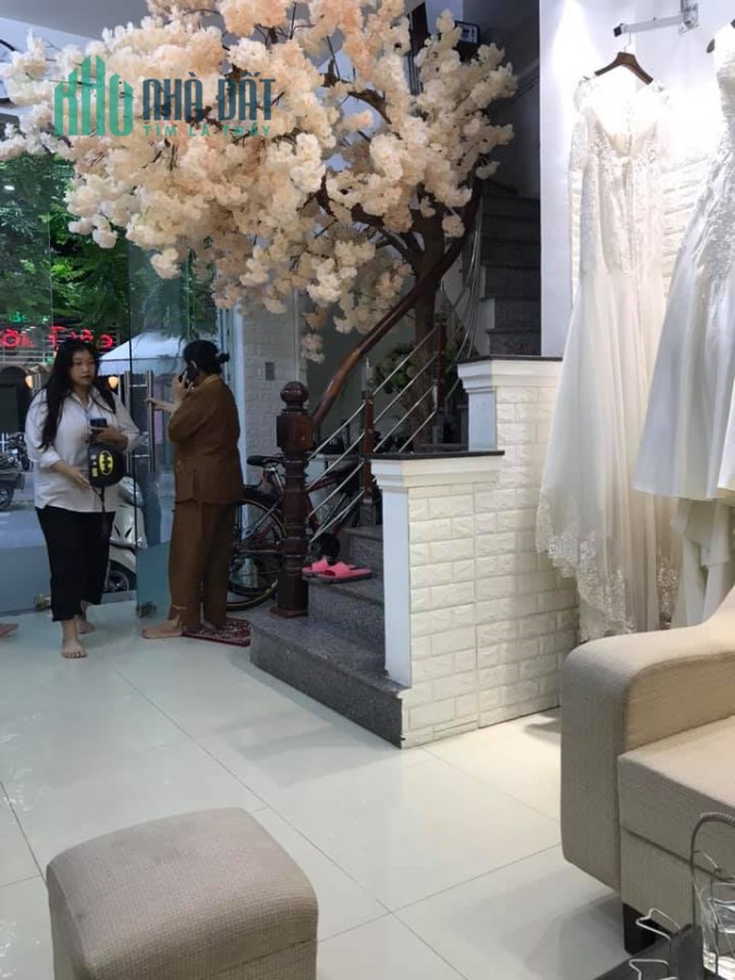 Tuyệt vời kinh doanh ! 5 tầng 42 m2 mặt phố Phan Kế Bính, Ba Đình giá 14.8 tỷ.