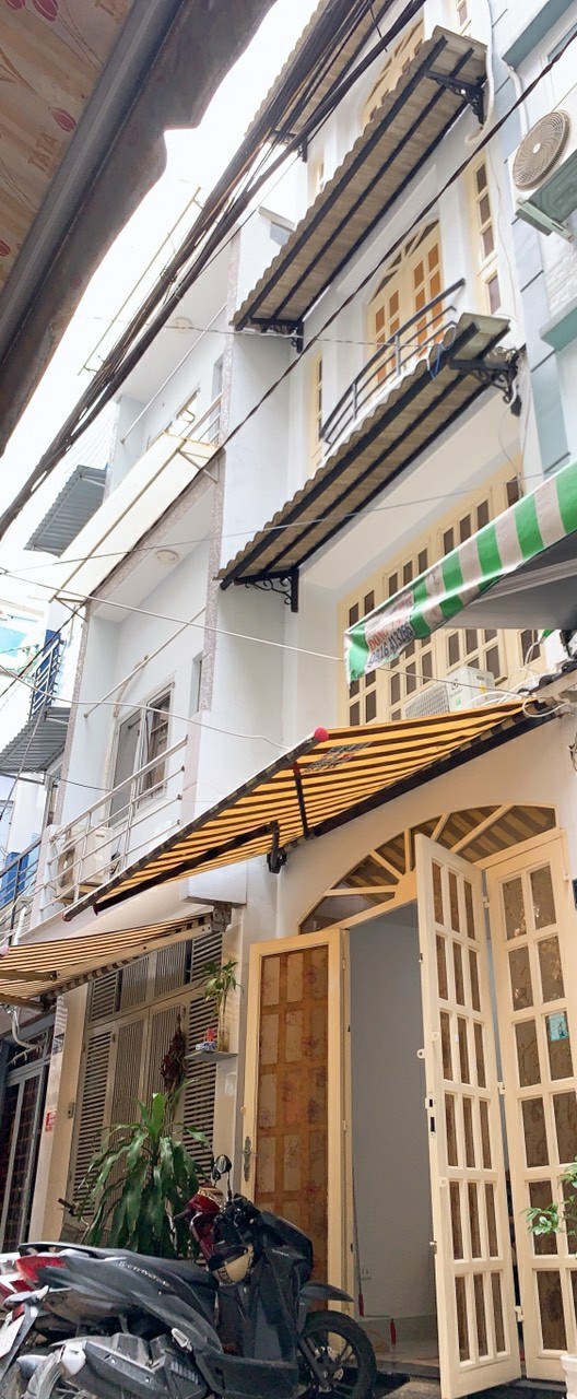Chính chủ cần bán gấp hẻm 4.5m Nguyễn Thiện Thuật P2 Q3 DT 3.2x5.7m trệt,lửng,2 lầu ST 5 tỷ 2