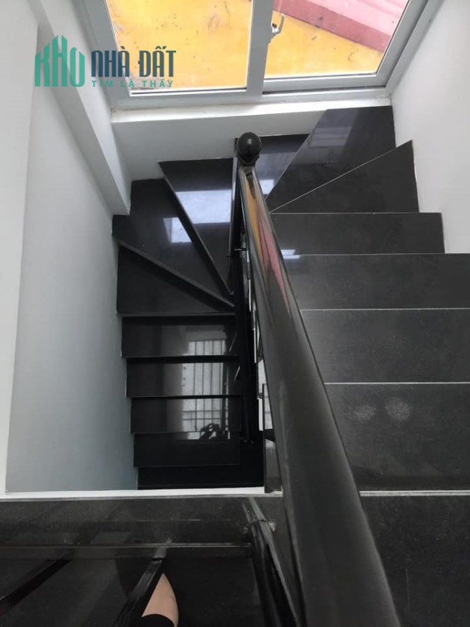 Ô tô đỗ cửa, lô góc kinh doanh, 20m2, 4T, MT 4m, 4.45 tỷ phố Phan Bội Châu