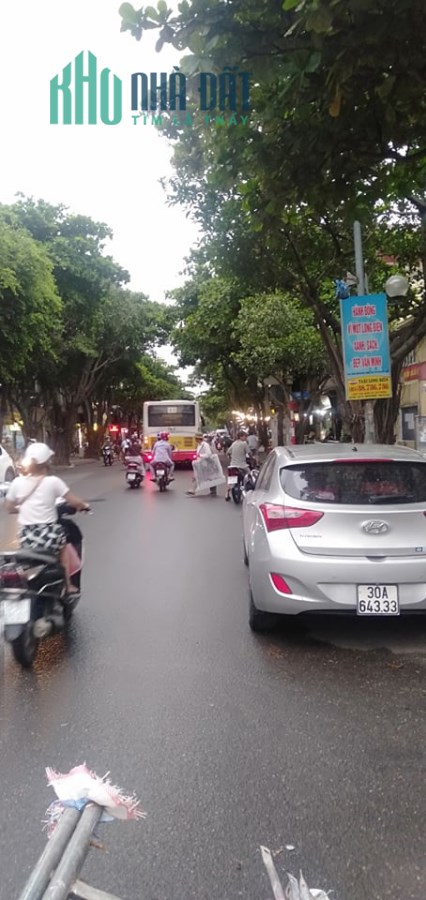 Bán nhà Ngọc Lâm, Mặt Phố, kinh Doanh, Ô Tô Đỗ Cửa, Vỉa Hè Rộng, 125 M2, 4 Tầng, Giá chỉ 21.8 tỷ.
