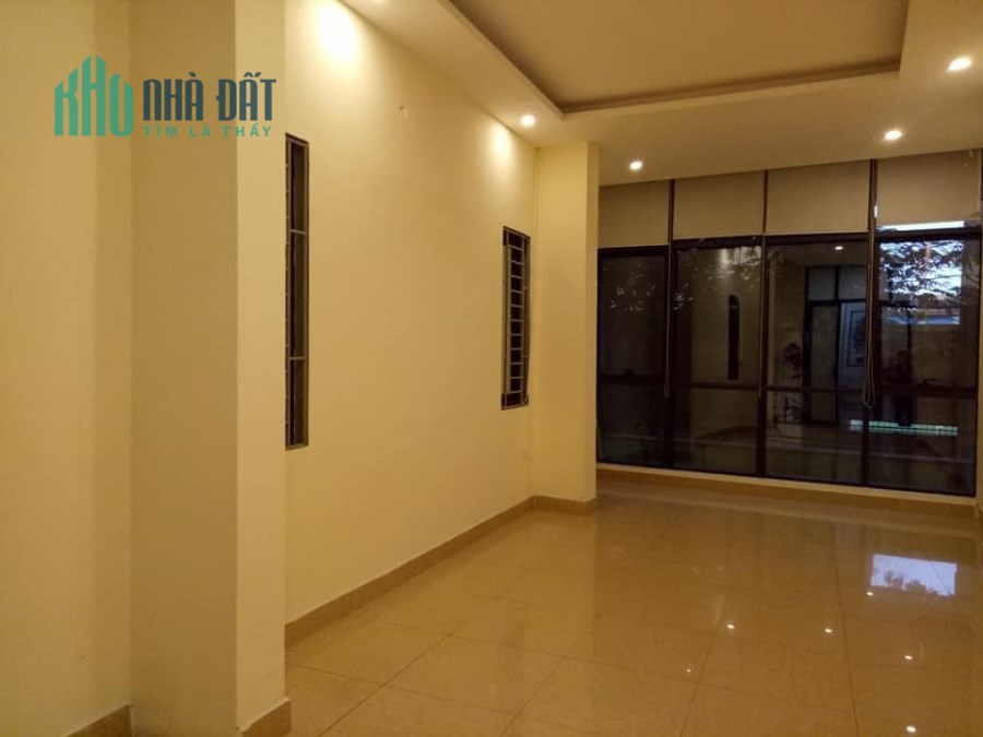 8.6tỷ phố Phan Phù Tiên 26m2x5tầng,kinh doanh vỉa hè.Ôtô cửa