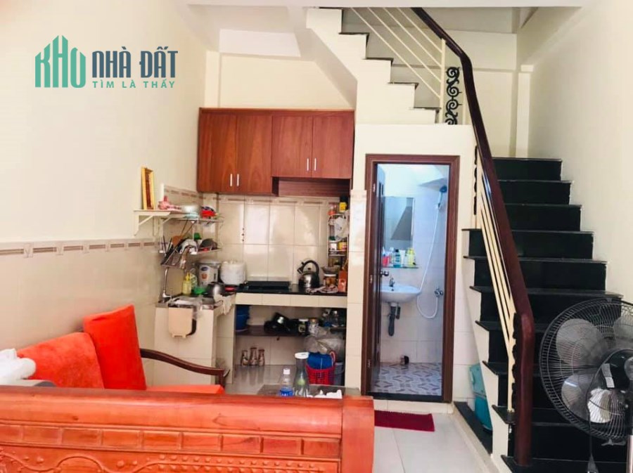 Bán Nhà Sát MT Đất Thánh Tân Bình, 50m2, 4tỷ5 , 3 tầng