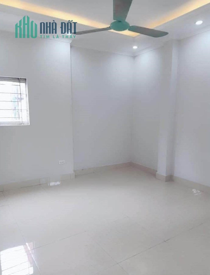 Bán Nhà Đống Đa, 4 tầng, 3 ngủ, nhà đẹp, ở luôn, 2.5 tỷ.