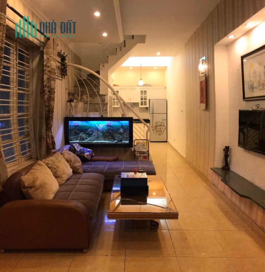 Bán nhà Tôn Thất Tùng. 31m2, chỉ 2.2 tỷ. Gần phố, ngõ thông , 3 gác tránh.