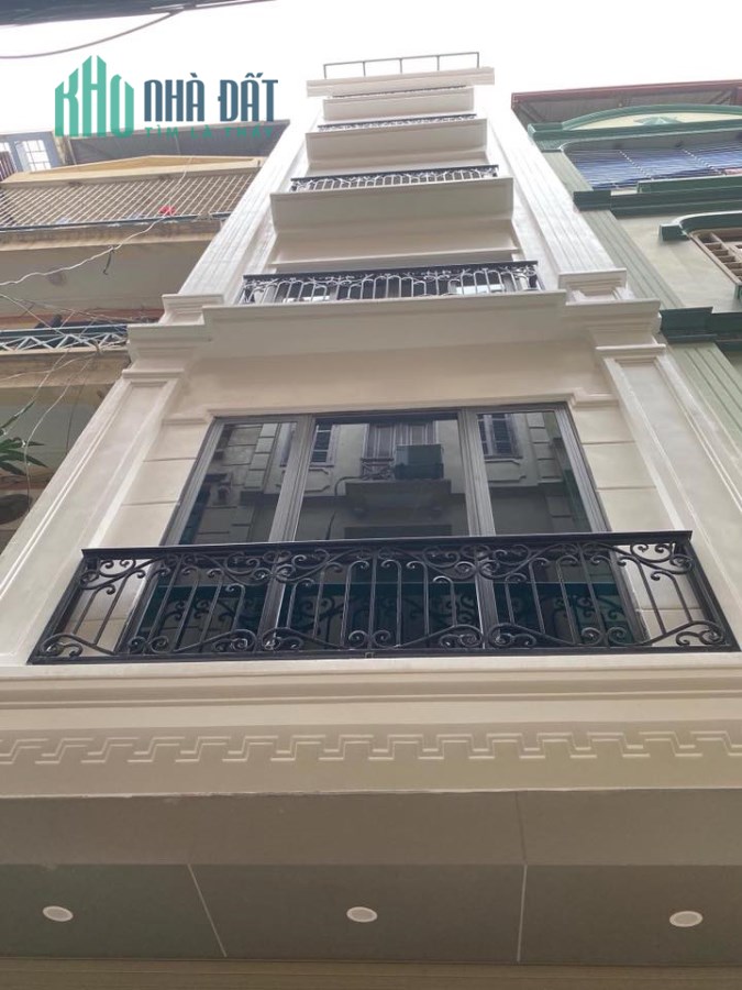 Bán Nhà Sát ROYAL CITY, 38m2 * 5 Tầng. 3 Phong Ngủ. Giá 3.9 Tỷ.