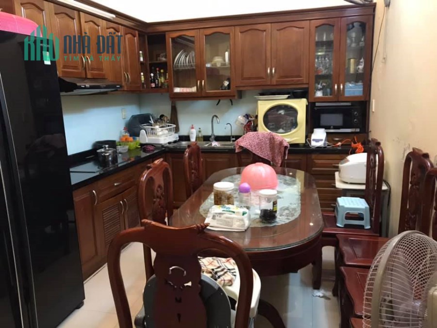 Nhỉnh 8 tỷ có ngay 50m2 xây 5T kiên cố, mặt phố Phó Đức Chính, Ba Đình. LH ngay: 0935929678.