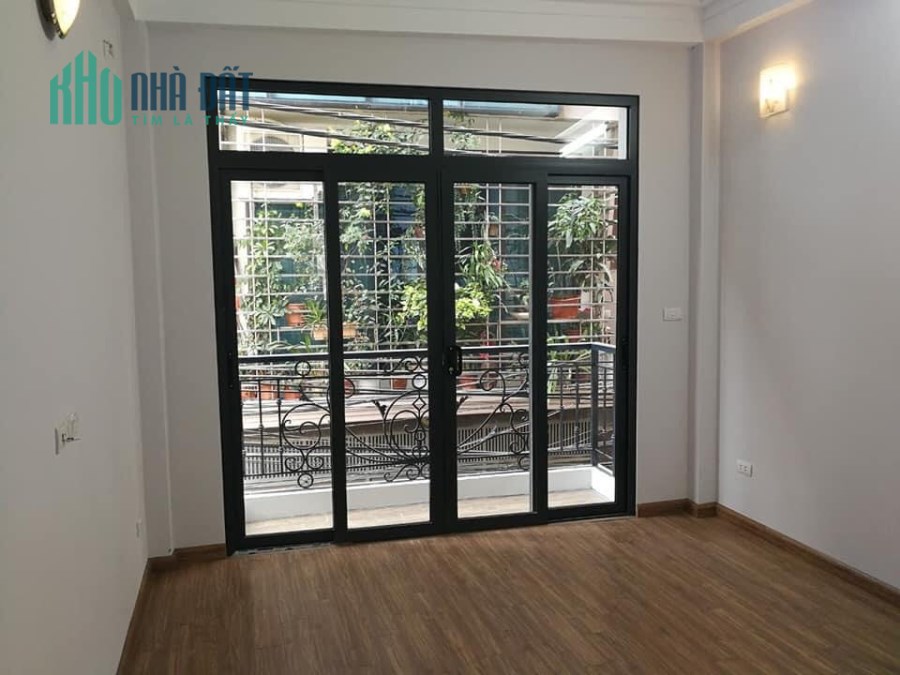 Hai Bà Trưng-Lô Góc-Ở Ngay-Gần Phố,dt 89m,4t,mt:3.8m,2 tỷ