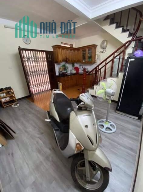 Bán nhà Khâm Thiên, ở luôn, ngõ nông, 30m, 4 tầng, mặt tiền 5.4m, 2.7 tỷ.