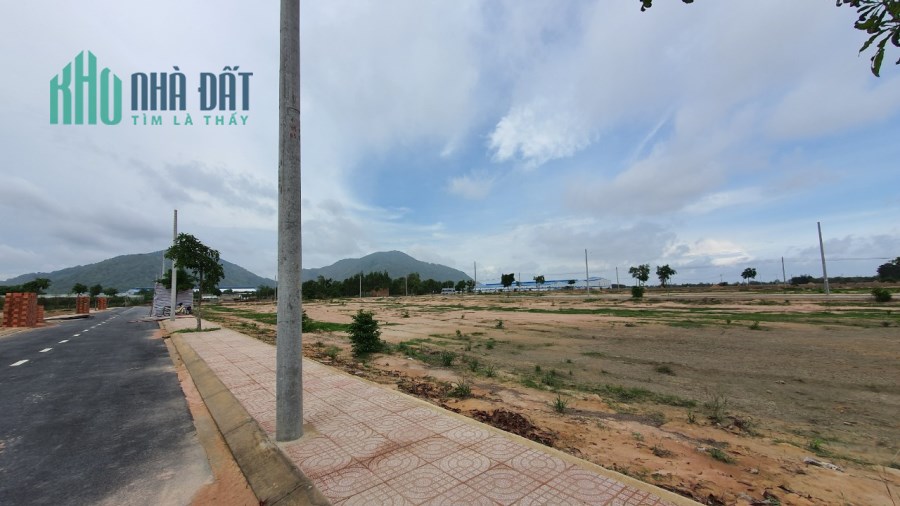 Đất nền mặt tiền đường 81 Phú Mỹ, sổ hồng ngay, thổ cư 100%, giá 650 triệu