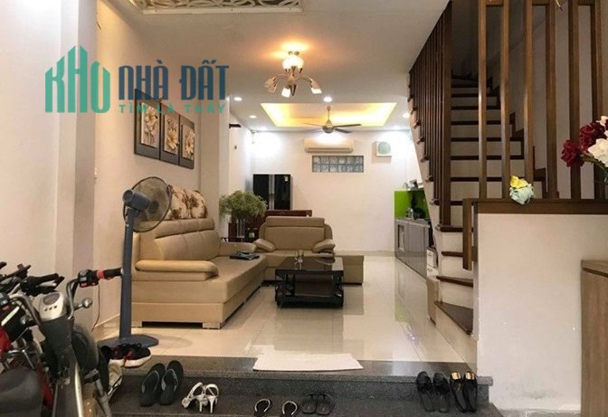 Bán nhà Phố Tân Mai, 45m, 5 tầng, MT 4.5m, chỉ 3.1 tỷ.