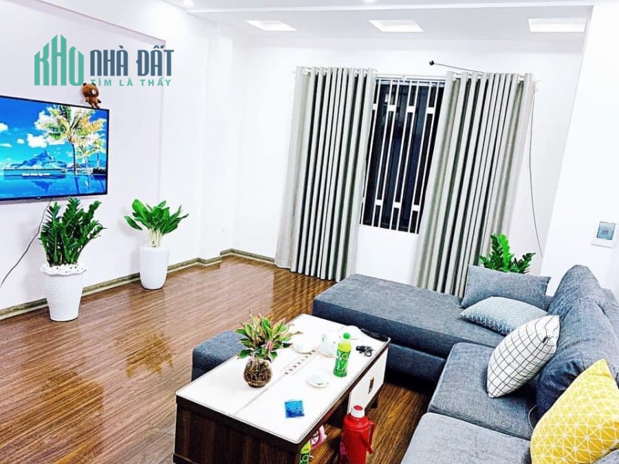 Siêu hot phố Hoàng Hoa Thám 36 m - 3 tầng - giá nhỉnh 2 tỷ.