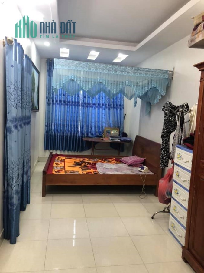 Bán nhà 2 tầng gần khách sạn Hoàng Mấm