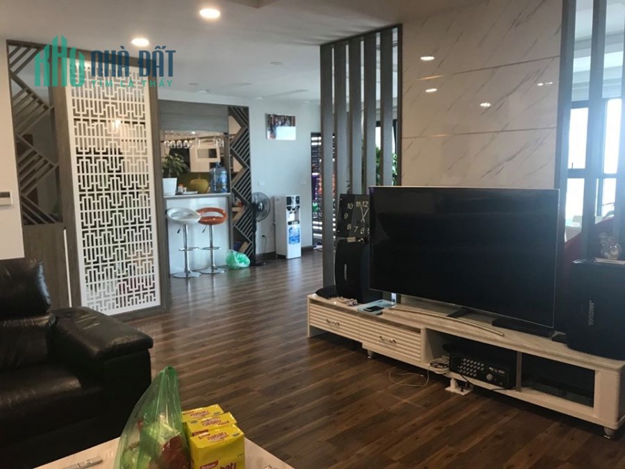 Bán căn hộ 160m2 tầng trung 3 mặt thoáng tòa S1