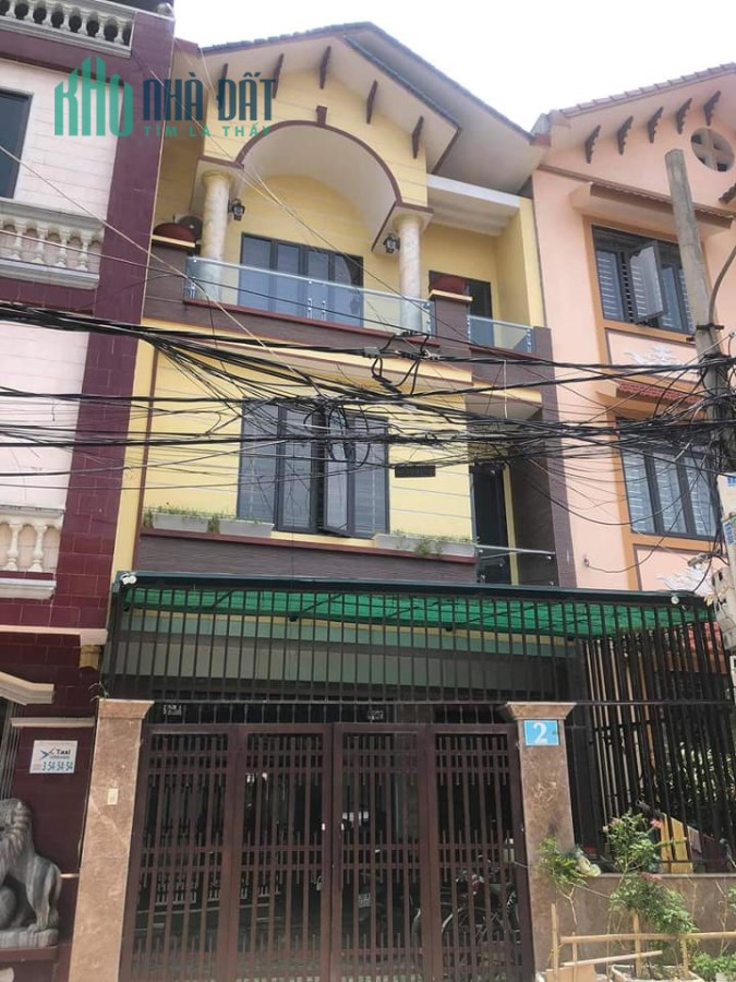 NGAY SAU VINCOM, NẰM GIỮA QUANG TRUNG