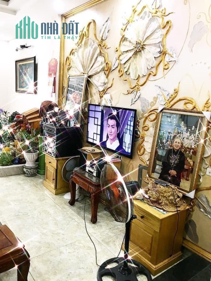 Bán căn nhà thiết kế cực đẹp, nhìn ra mặt hồ Xương Rồng
