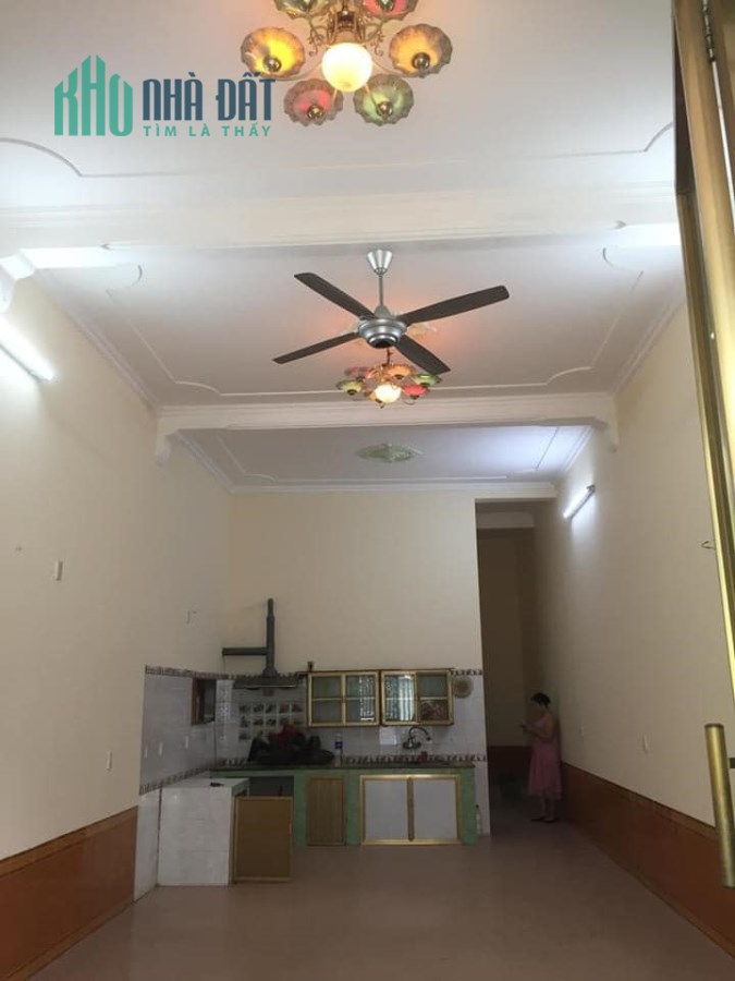Em bán căn nhà 2.5 tầng này với giá 980tr