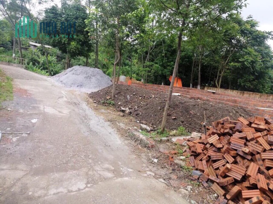 Bán lô đất cách chợ Quán Triều 800m.