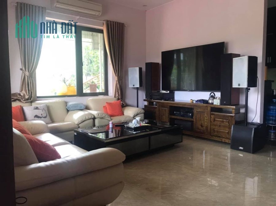 Bán căn biệt thự giữa trung tâm thành phố nhà mái thái