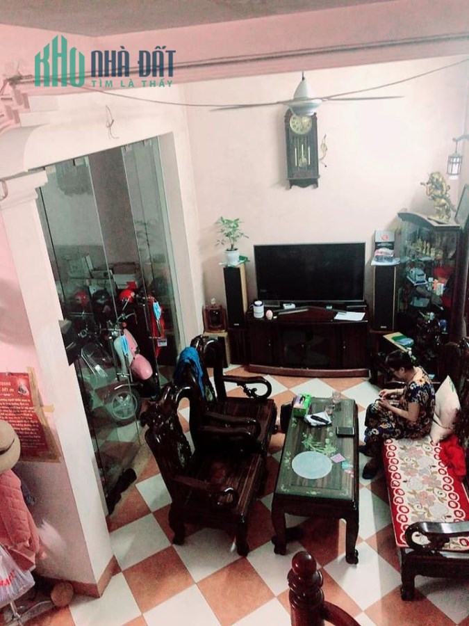 Bán nhà 4 tầng Nguyễn Khang dt 45m2 mặt tiền 7,4m giá 4,7 tỷ.