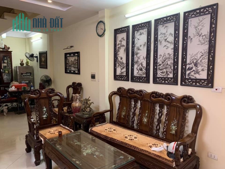 Nhà Ngọc Lâm hơn 3 tỷ ô tô đỗ cửa