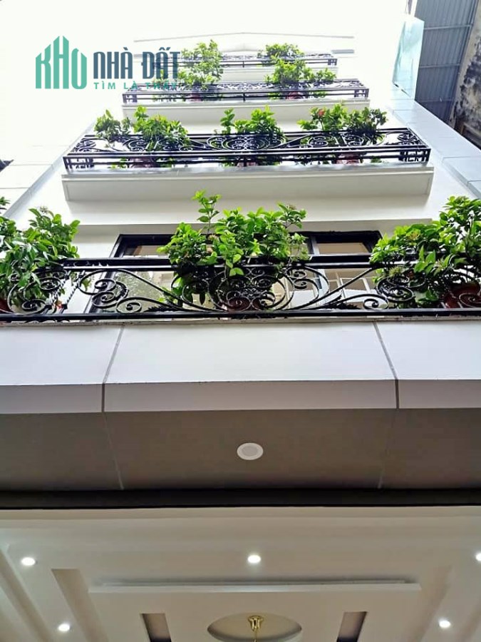 Bán Nhà Phố Hiếm Khúc Hạo, Ba Đình, 5 Tầng, Mặt Tiền Cực Rộng, Giá 15 tỷ.