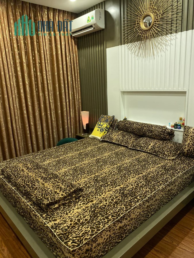 Bán Gấp Ngõ Chợ Khâm Thiên 30m2, 5Tầng,  MT4.2m, Giá 2.45 tỷ.