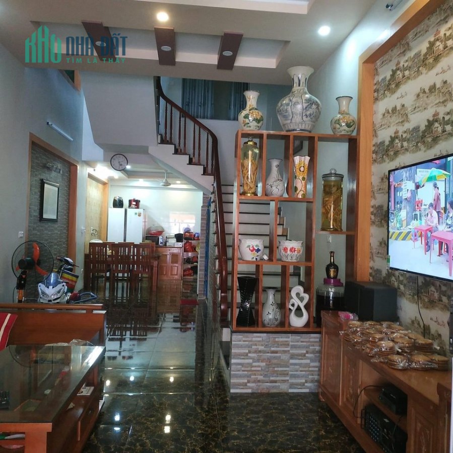 Căn nhà 3 tầng vip mặt phố chợ. Kinh doanh mọi mặt hàng. Thuộc phường Thanh Bình TPHD.