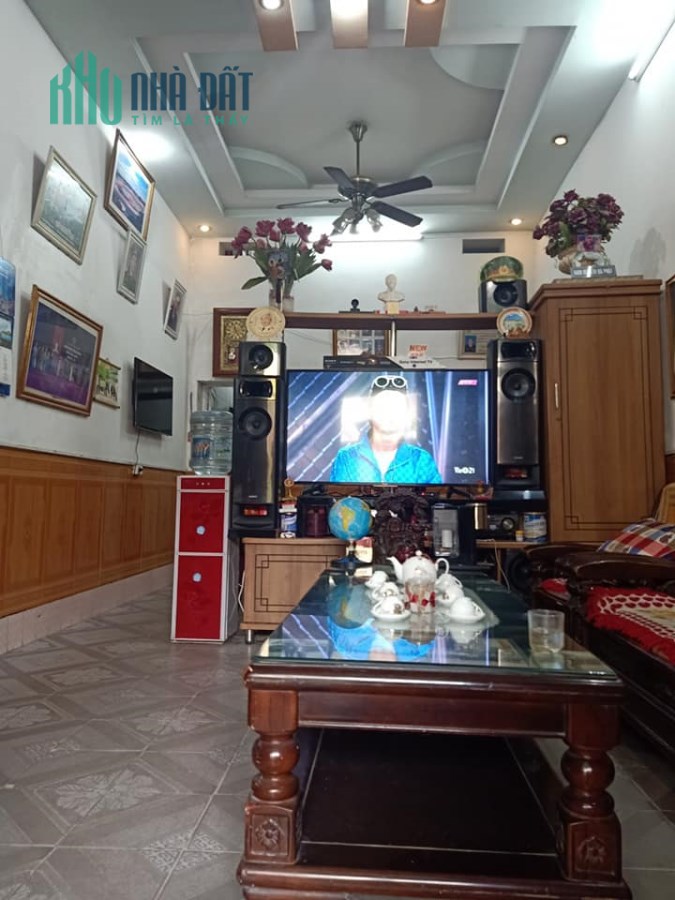 Cần bán nhà 3 tầng cũ , ngõ thông ngay phố Nguyễn Thị Duệ