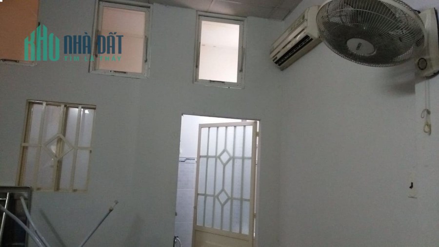 Nhà căn góc Đoàn Văn Bơ Phường 16 Quận 4, 30m2, 2 tầng giá rẻ chỉ 2.45 tỷ.