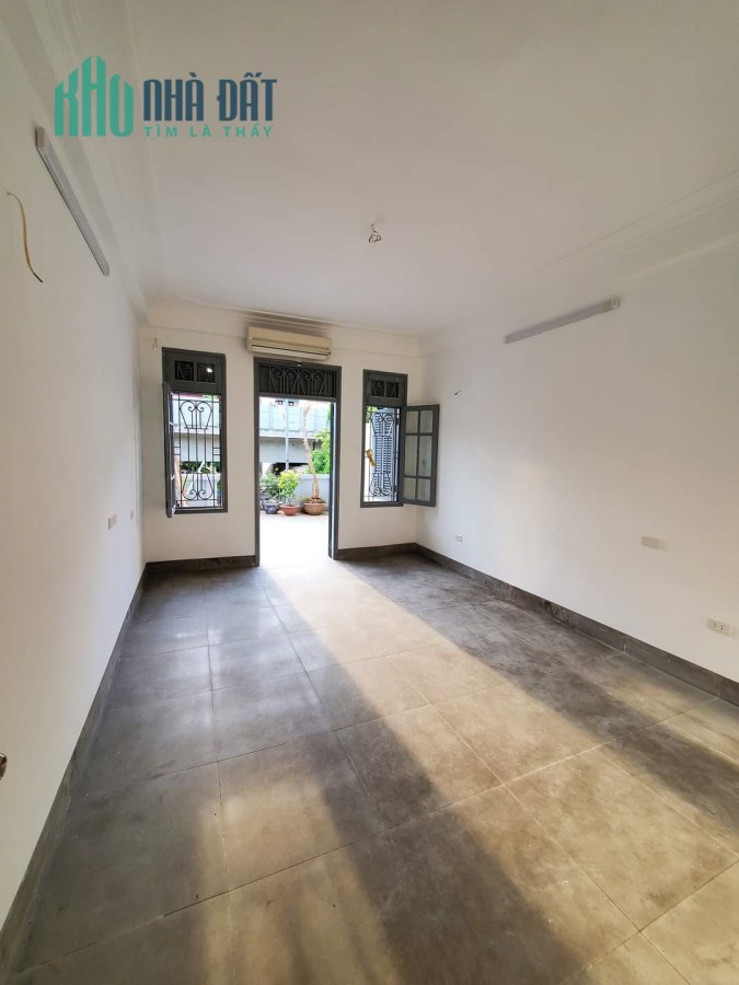 Hào Nam, mặt phố hiếm, vỉa hè rộng, kinh doanh sầm uất, 70m2, 4T, 16.5 tỷ
