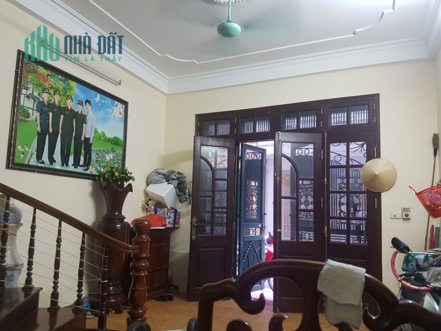 Bán nhà phố Lạc Long Quân, Bưởi,Tây Hồ, ô tô vào nhà, 50m2 x 5T, mt 4,3m, chỉ 11 tỷ